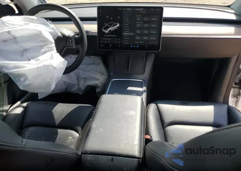 2021 Tesla Model Y z USA, uszkodzony, nr VIN 5YJYGDEE3MF265626